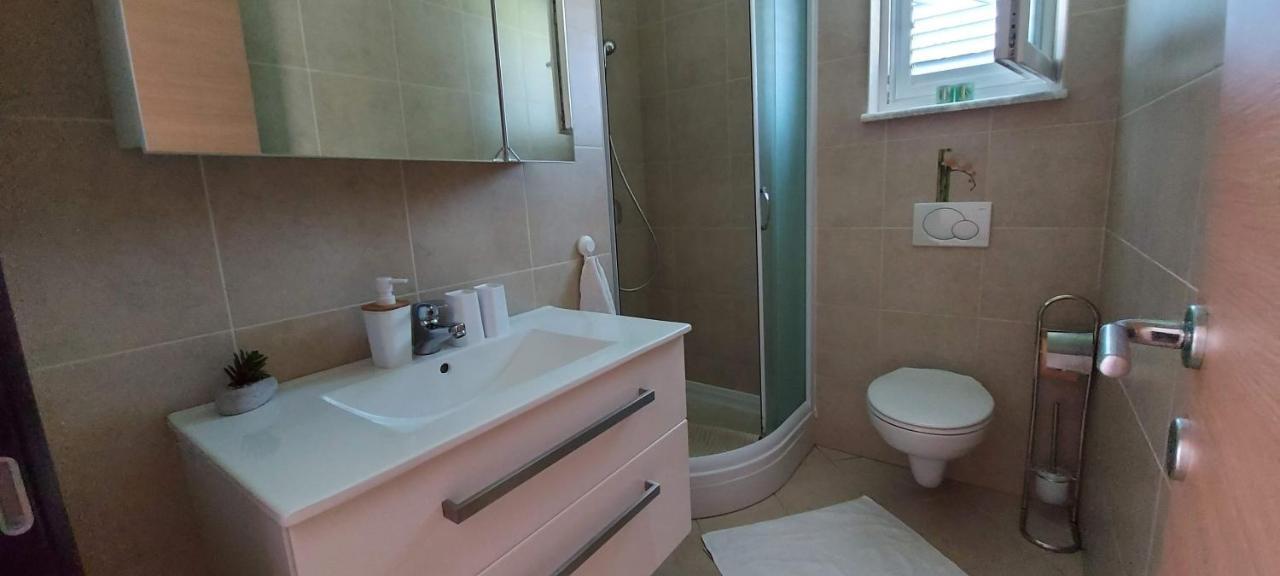 Apartmani Tomislav Кърк Екстериор снимка
